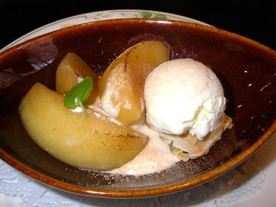 りんごのキャラメルゼ　アイスクリームと共に