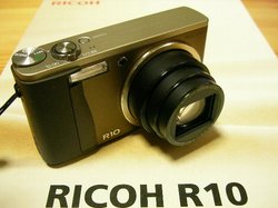 RICOH R10